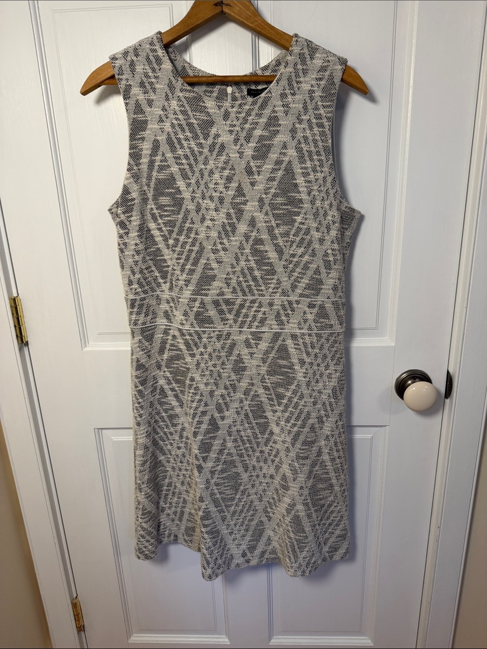Ann Taylor Sleeveless Geometric Tweed Knit Dress in Black and Cream